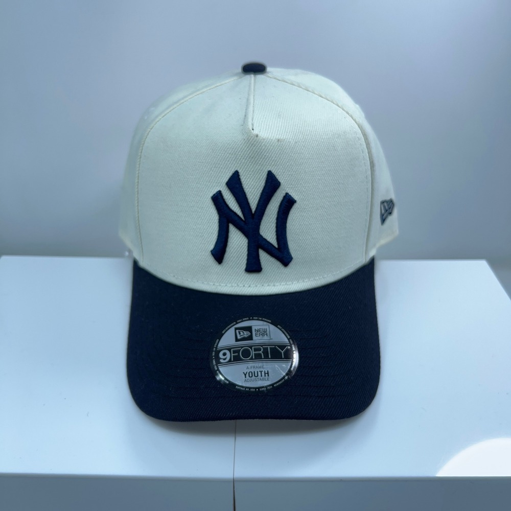 New Era Youth OSFM White Navy NY Yankees 9FORTY A-Frame Snapback Hat